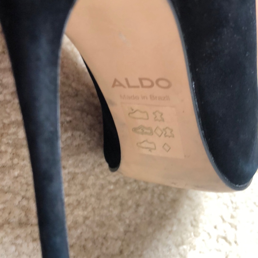 Heels - Picture 2 of 3
